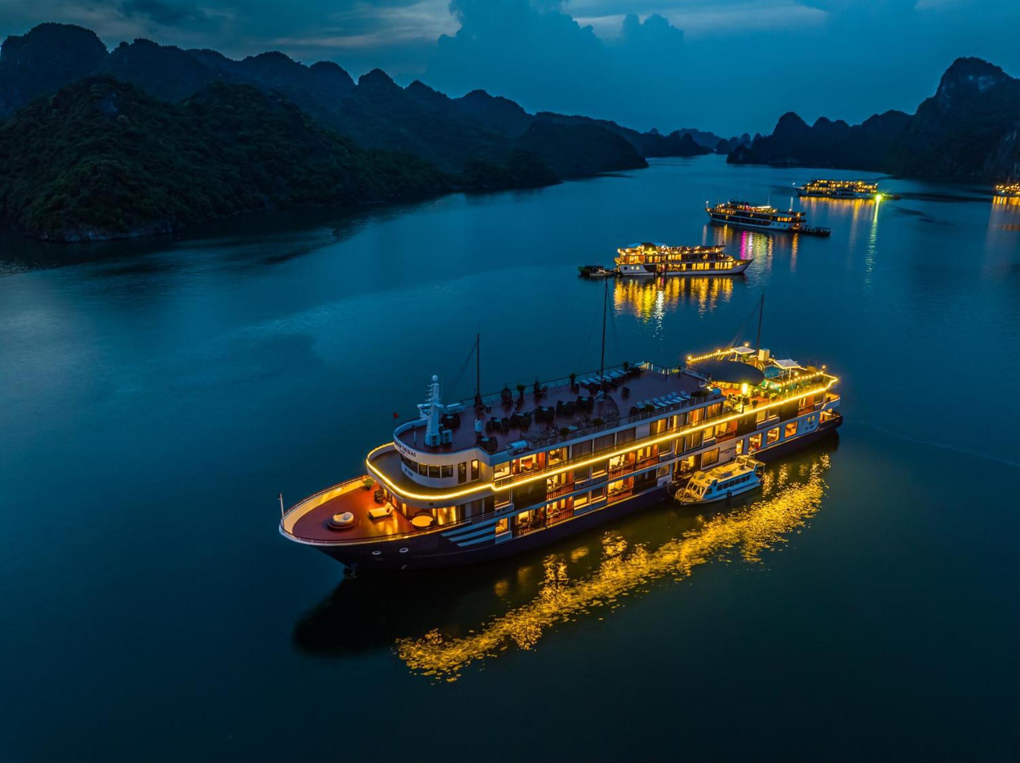 Hotel Aqua Of The Seas Cruise Halong Hạ Long Exterior foto